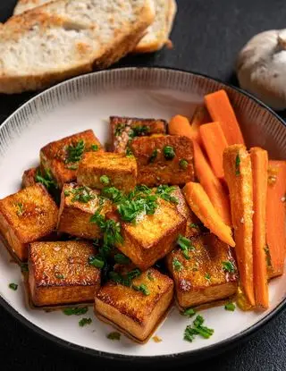 Ricetta Tofu in padella con carote e pane di roberta_basile