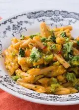 Ricetta Pasta di legumi con crema di carote e broccoli