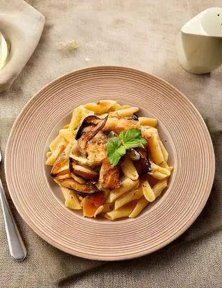 Ricetta Pasta con pollo e melanzane di heltamain