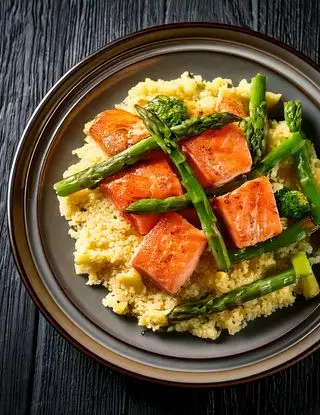 Ricetta Couscous con salmone e asparagi di heltamain