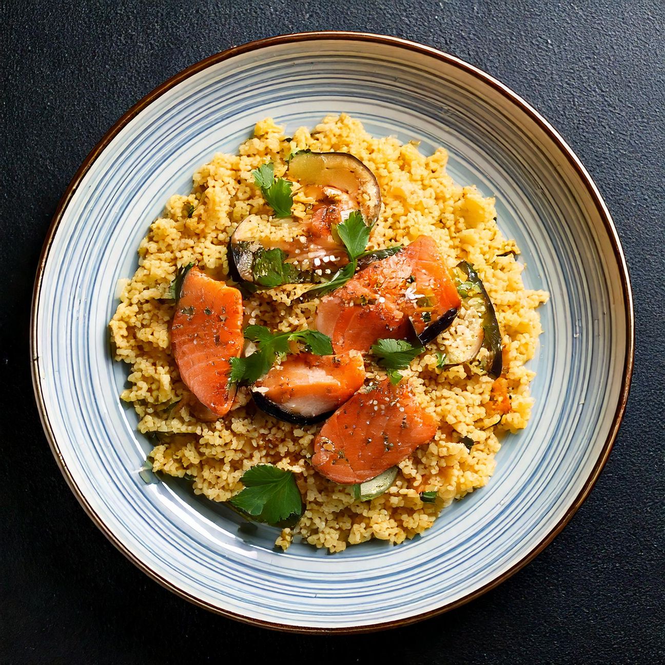 Couscous con salmone e melanzane