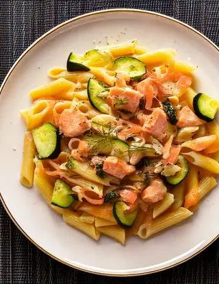 Ricetta Pasta con salmone e zucchine di heltamain