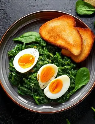 Ricetta Uova sode con spinaci e pane tostato di eltamain