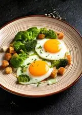 Ricetta Uova occhio di bue con broccoli e crostini