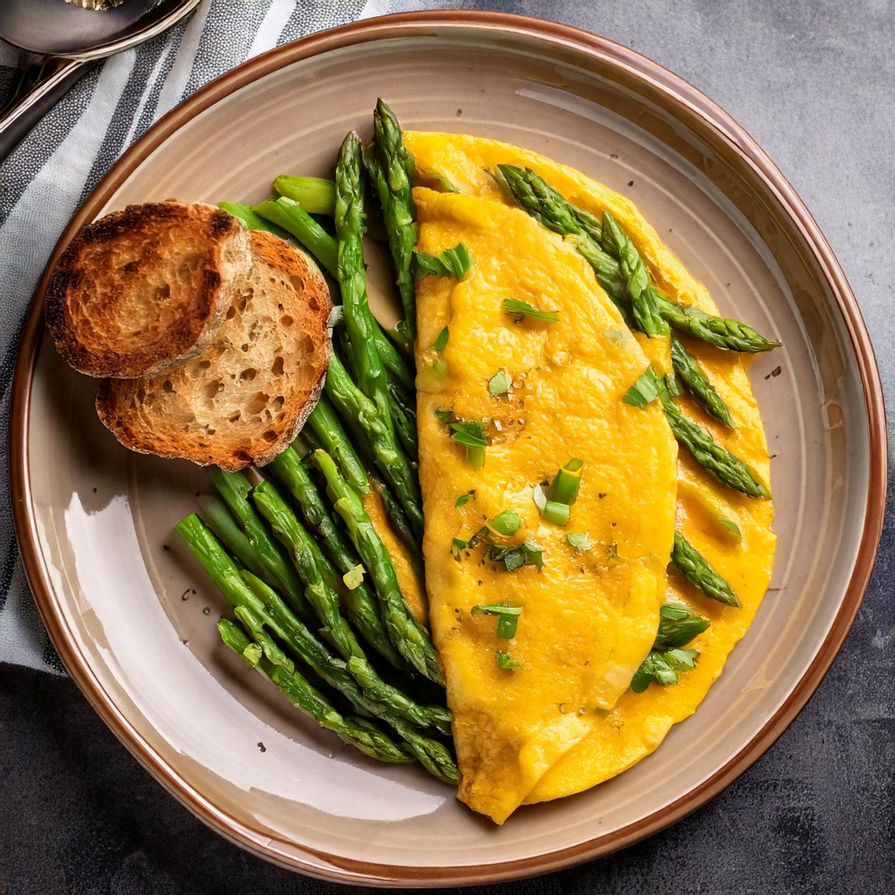 Omelette con asparagi e pane croccante