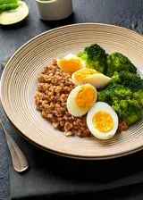 Ricetta Farro con uova sode e broccoli