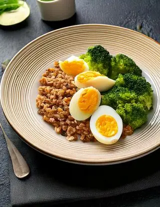 Ricetta Farro con uova sode e broccoli di heltamain