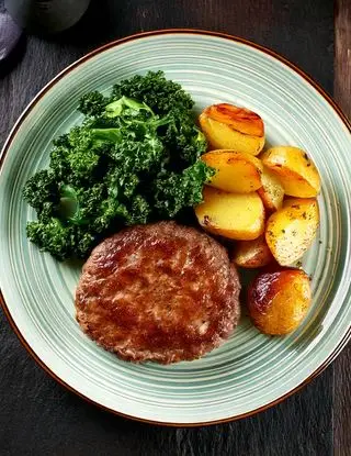 Ricetta Hamburger di Vitello con Patate e Cavolo Nero di heltamain