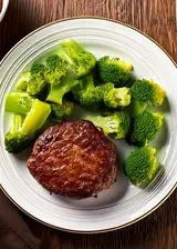 Ricetta Hamburger di Manzo con Broccoli e Pane Croccante