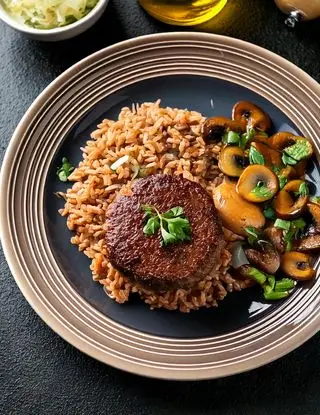 Ricetta Hamburger di Vitello con Riso Integrale, Funghi e Cipolle di heltamain