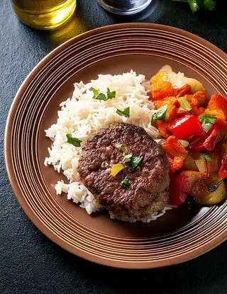 Ricetta Hamburger di Vitello con Riso Basmati e Peperoni Arrosto di heltamain