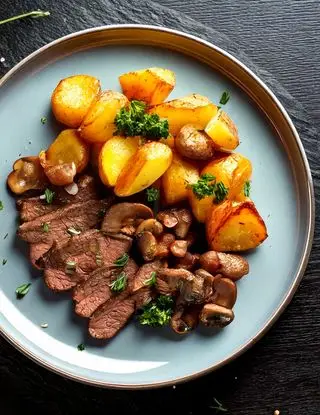 Ricetta Fettina di Manzo con Patate e Funghi di heltamain