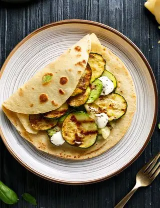 Ricetta Piadina con mozzarella e zucchine grigliate di heltamain