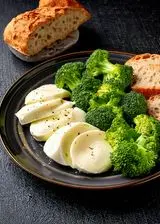 Ricetta Mozzarella con broccoli e pane croccante