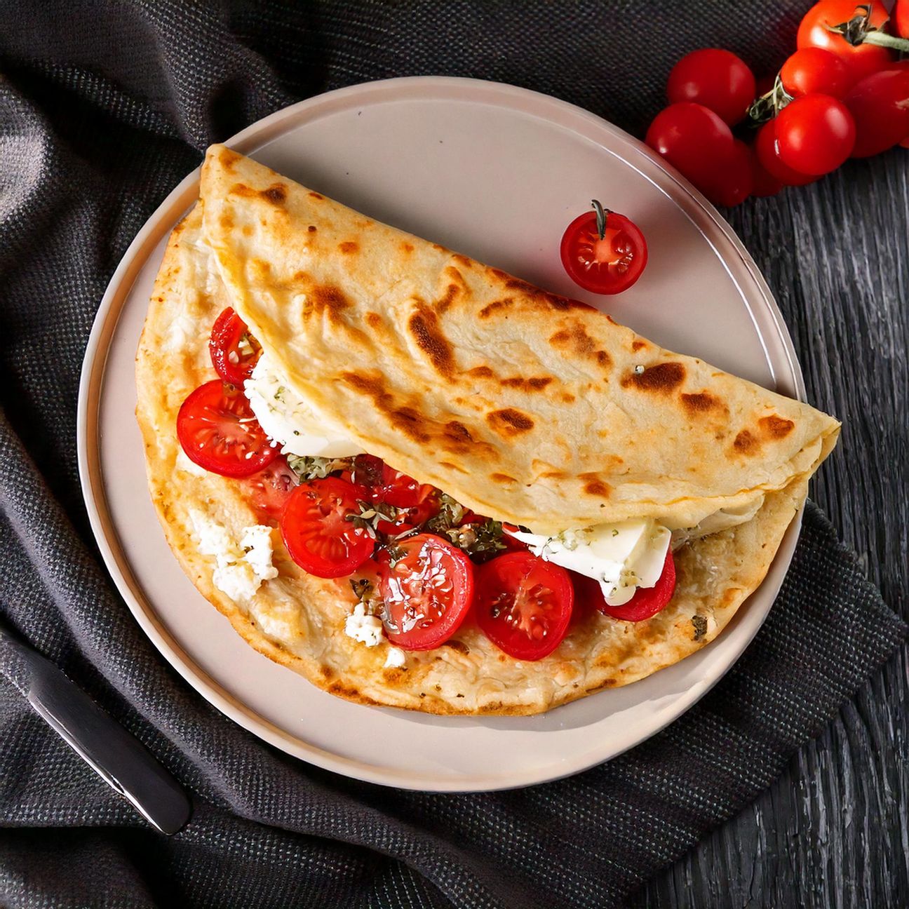 Piadina con robiola e pomodorini