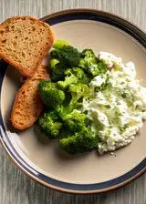 Ricetta Primosale con broccoli e pane croccante