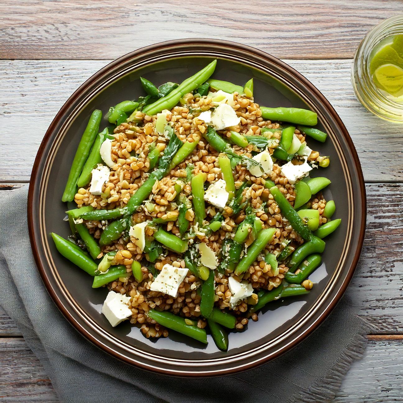 Insalata di farro con feta e fagiolini
