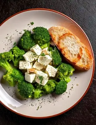 Ricetta Feta con broccoli e pane croccante di heltamain