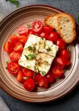 Ricetta Feta con pomodorini e pane croccante