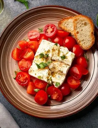 Ricetta Feta con pomodorini e pane croccante di heltamain