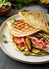 Ricetta Piadina con prosciutto cotto e zucchine grigliate