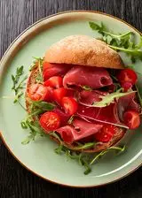 Ricetta Panino con bresaola, pomodori e rucola