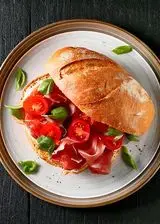 Ricetta Panino con prosciutto crudo, pomodori e basilico