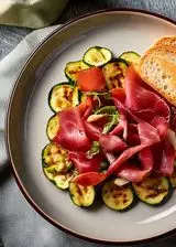 Ricetta Bresaola con zucchine grigliate e pane