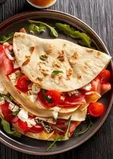 Ricetta Piadina con feta, bresaola e pomodori