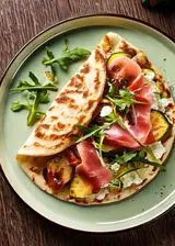 Ricetta Piadina conprosciutto cotto, crescenza, zucchine grigliate e rucola