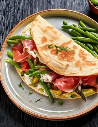 Ricetta Piadina con prosciutto crudo, crescenza e fagiolini di heltamain