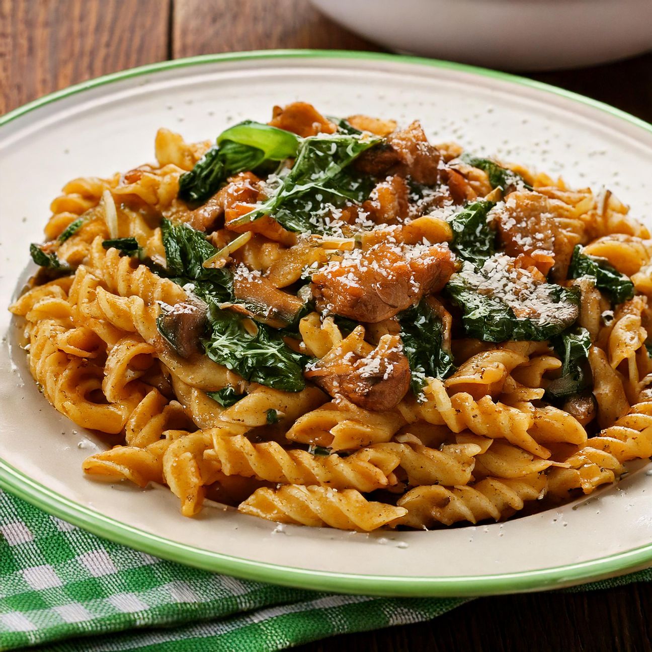 Pasta Integrale con Seitan, Spinaci e Funghi