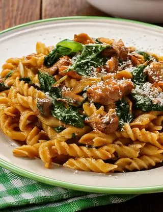 Ricetta Pasta Integrale con Seitan, Spinaci e Funghi di heltamain