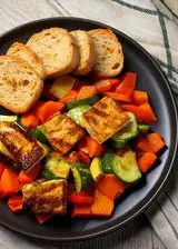 Ricetta Tofu alla Griglia con Verdure e Pane Croccante