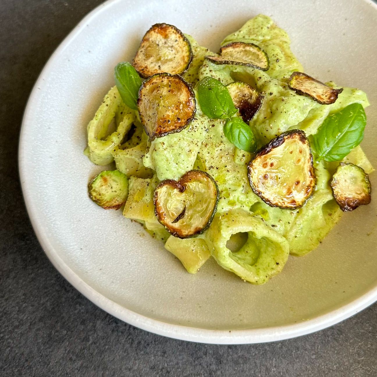 Calamarata con crema di zucchine e ricotta