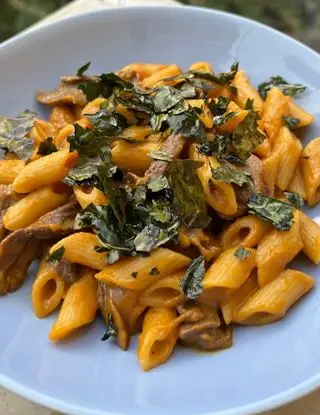 Ricetta Penne cremose alla zucca, funghi e chips di cavolo nero di heltamain