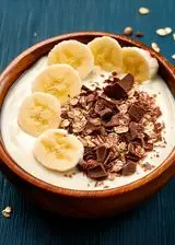 Ricetta Yogurt bowl con banana, avena e cioccolato