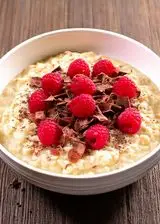 Ricetta Overnight porridge con avena, lamponi e cioccolato fondente