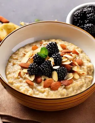 Ricetta Overnight porridge con avena, more e mandorle di heltamain