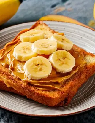 Ricetta Pane tostato con burro d'arachidi e banana di heltamain