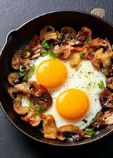 Ricetta Uova in padella con funghi