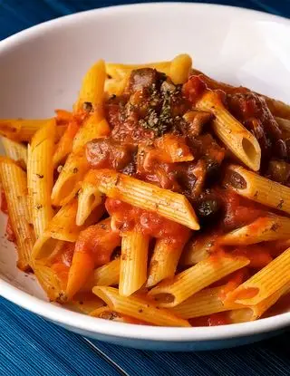 Ricetta Pasta con crema di peperoni e funghi di heltamain