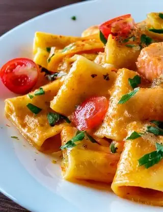 Ricetta Paccheri cremosi con salmone e pomodorini di heltamain