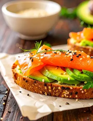 Ricetta Pane con salmone, avocado e semi di sesamo di heltamain