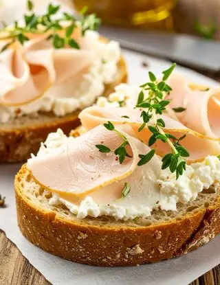 Ricetta Pane con formaggio spalmabile e fesa di tacchino di heltamain