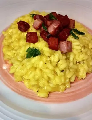 Ricetta Risotto zafferano e speck 🥓 di Melagusto