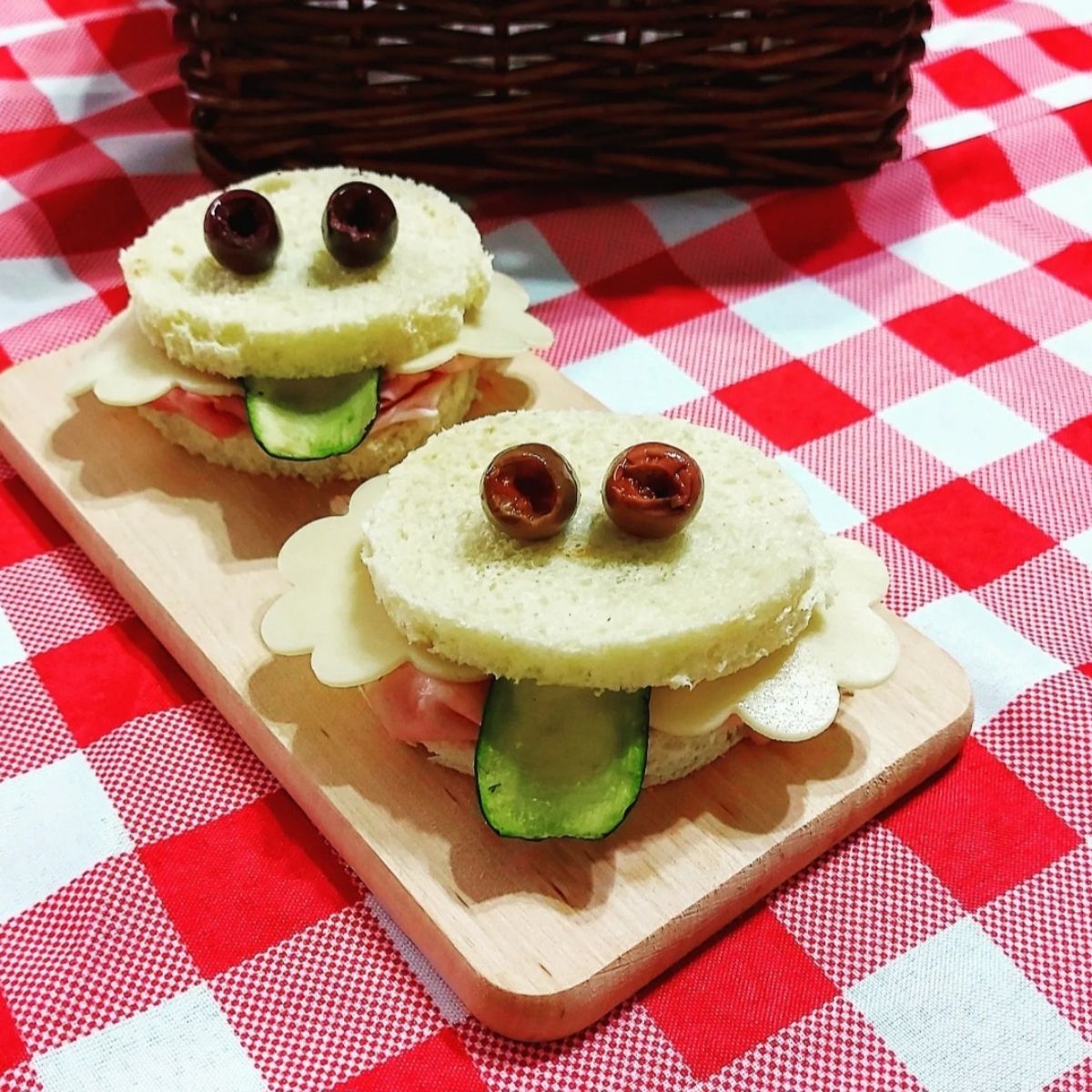 Sandwich Emoji 😛