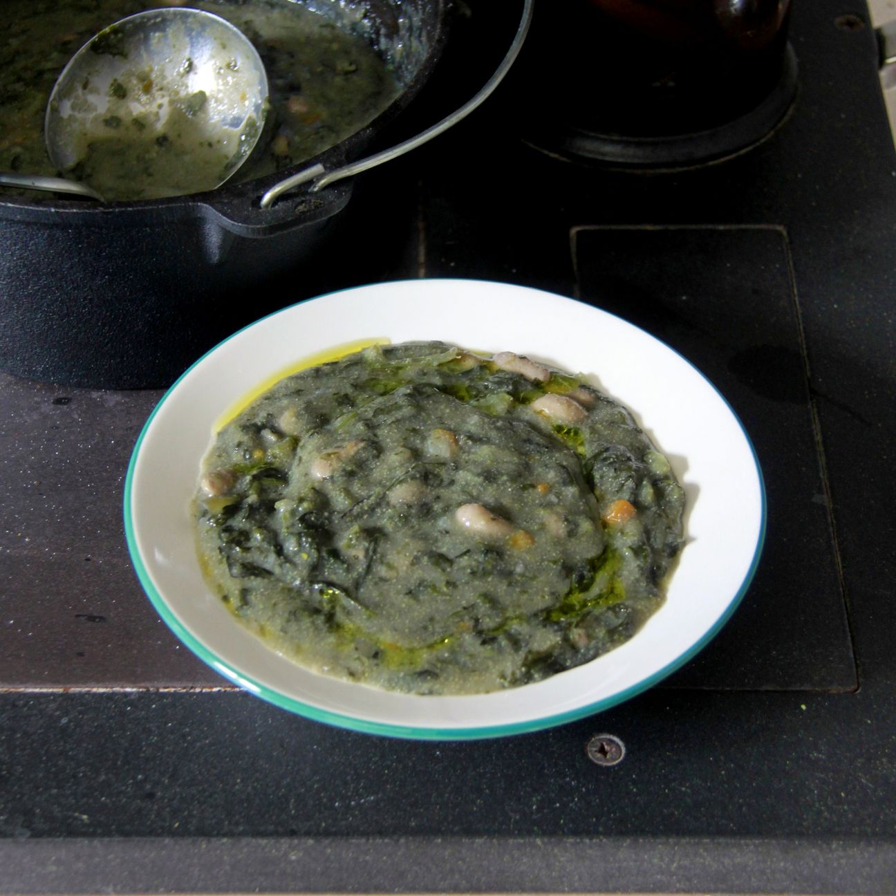 Farinata toscana con erbe spontanee