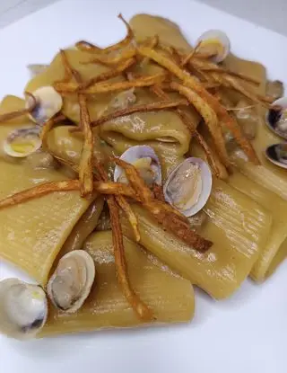 Ricetta Paccheri alle vongole con crema di carciofi e stick di gambi di carciofo croccanti di selly9940