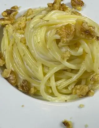 Ricetta Spaghetti con crema di Gorgonzola e granella di noci di framba